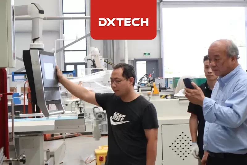 -клиенты-посещают-завод-DXTECH-1-jpg